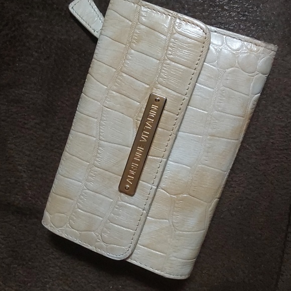 Adrienne Vittadini Folding Wallet - Picture 2 of 9